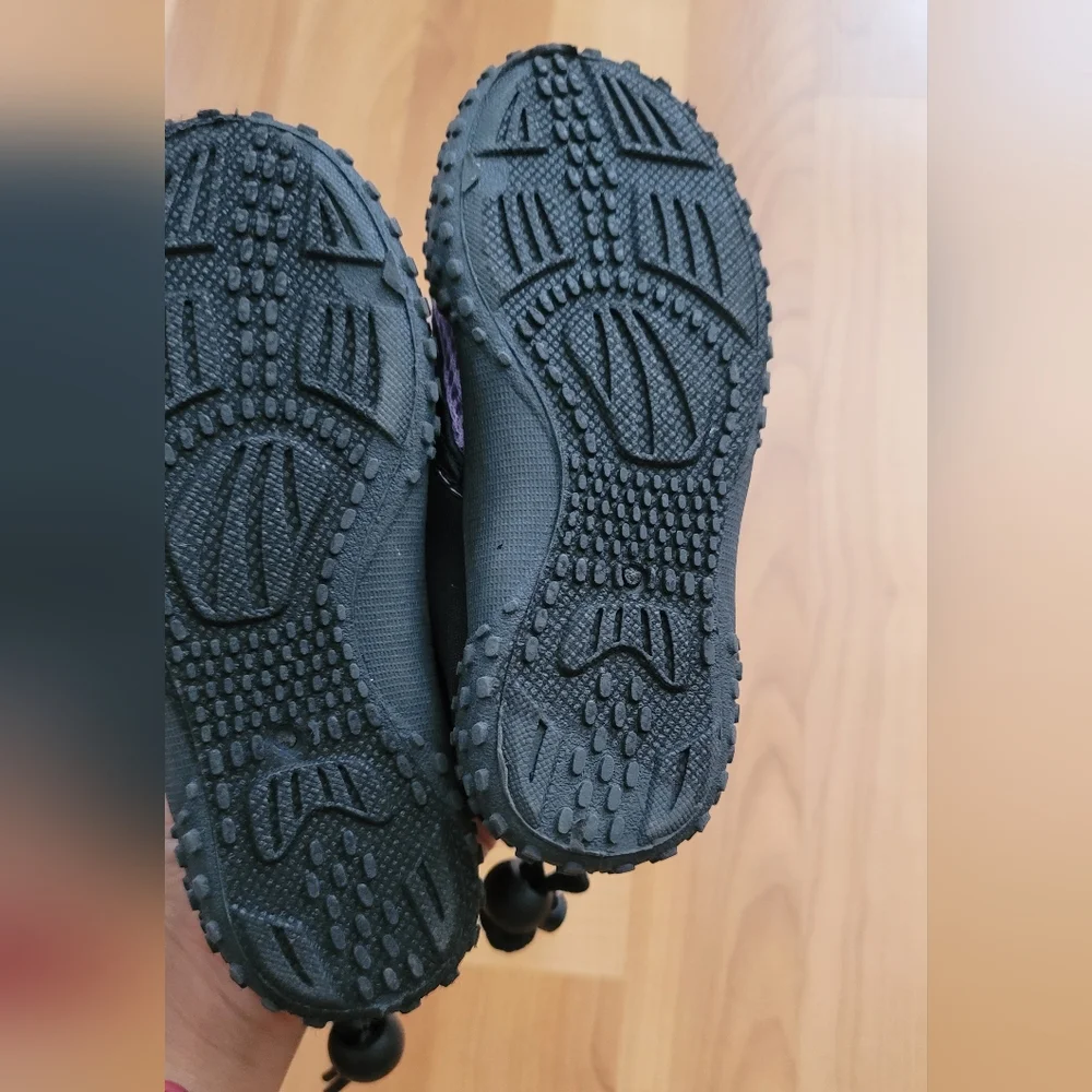 NWOT Kid’s Size 10 Easy Wave Water Shoes Swim Stretch on Beach Pool Mesh Shoe